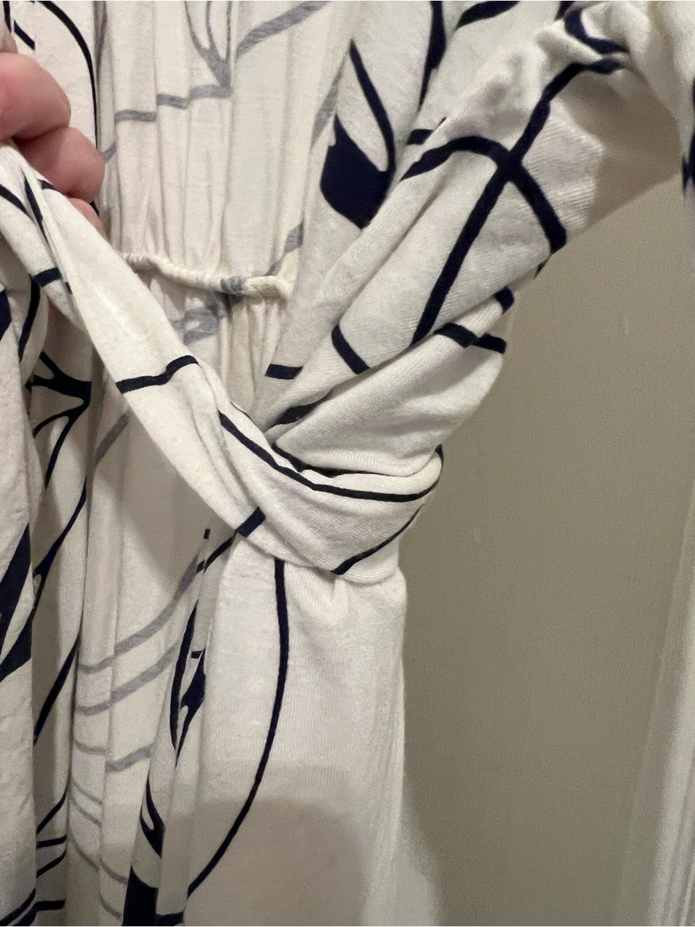 Soma White Kimono Robe with Navy Floral Line Print—very good condition! - Picture 3 of 7